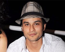 Kunal Khemu falls sick